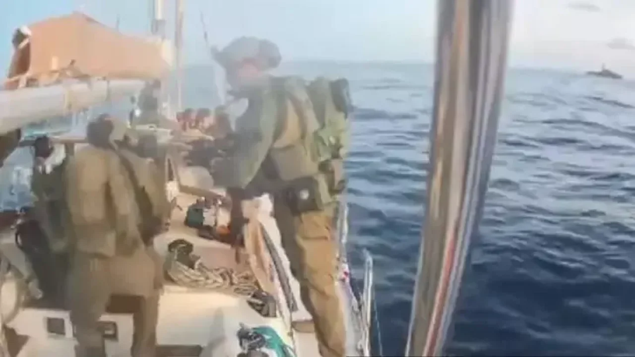 İsrail, Küresel Sumud Filosu&#039;ndan 21 gemiye saldırdı
