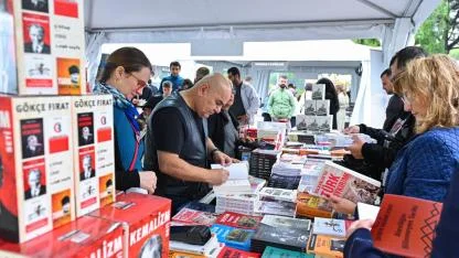 İZKİTAP’a yağmura rağmen yoğun ilgi