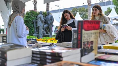 İZKİTAP’ta edebiyat şöleni sürüyor
