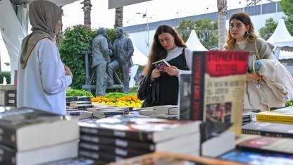 İZKİTAP’ta edebiyat şöleni sürüyor