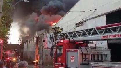 İzmir Bornova'da depo yangını