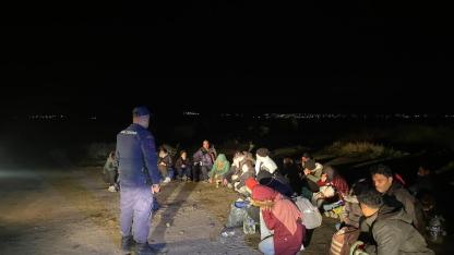İzmir'de 30 düzensiz göçmen yakalandı