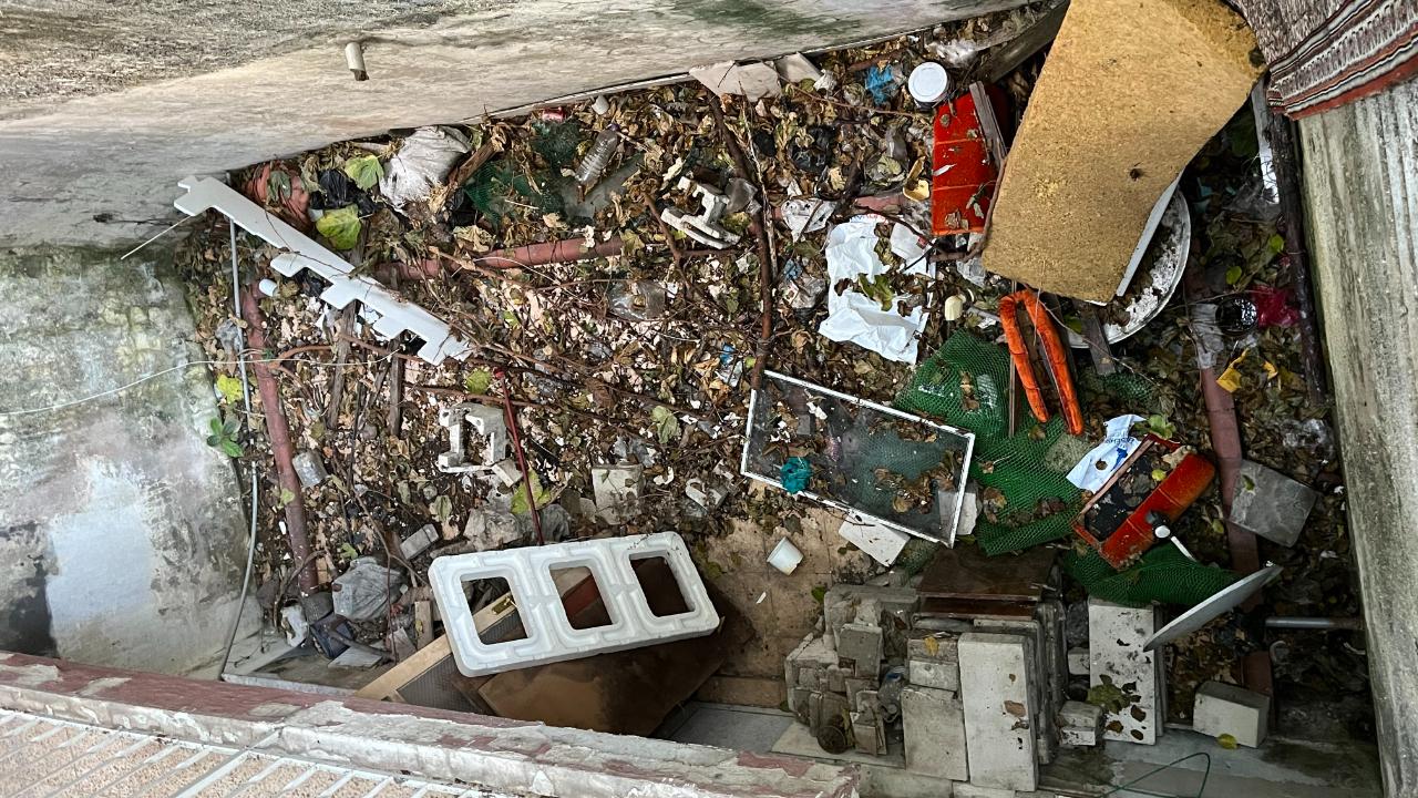 İzmir&#039;de apartmanda ‘çöp ev&#039; isyanı