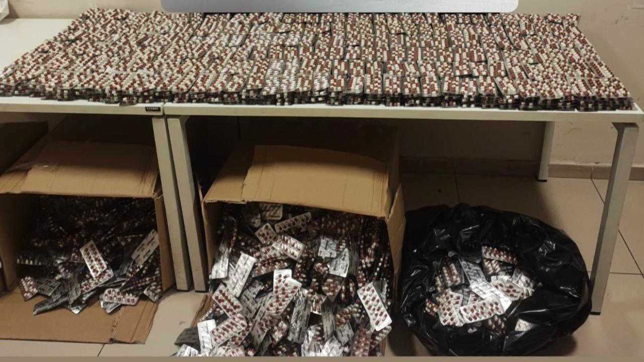 İzmir'de binlerce uyuşturucu nitelikli hap ele geçirildi