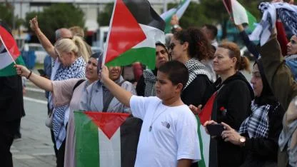 İzmir'de 'Kararlıyız, Sumud'un Yanındayız' etkinliği