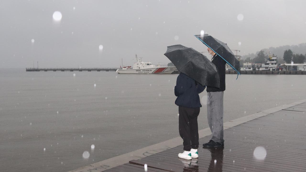 İzmir&#039;de sağanak yağış: en çok etklelenen kuzey ilçeleri