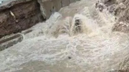 İzmir’de sağanak yağış hayatı olumsuz etkiledi