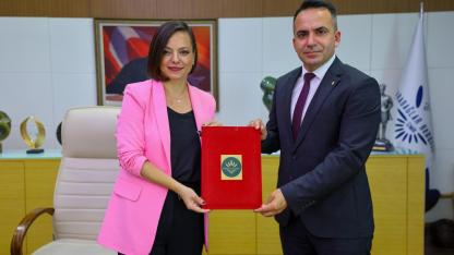 Karabağlar Belediyesi işçisinin emekçisinin yanında