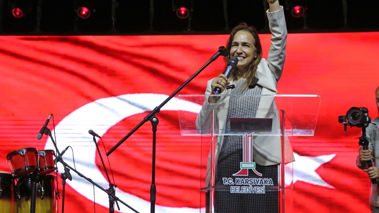 Karşıyaka, Cumhuriyet’in ışığında tek yürek oldu!