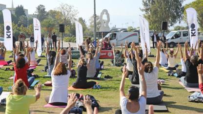 Karşıyaka’da yaza ‘yoga’ ile veda