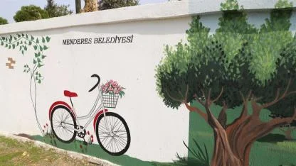 Menderes’te Akçaköy’ün duvarları tuvale dönüştü