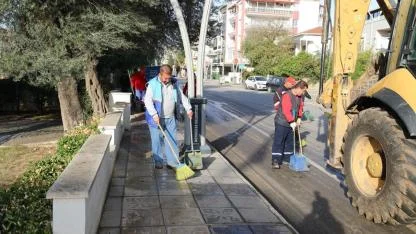 Menderes’te Caddeler Tertemiz