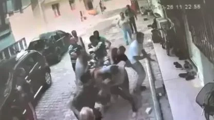 Park kavgasında birbirlerine kaldırım taşıyla vurdular