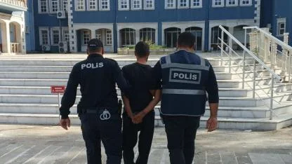 İzmir’de silahlı gasp zanlıları yakalandı, 1 kişi tutuklandı