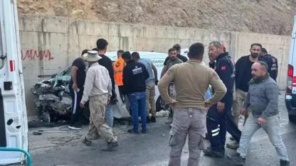Şırnak'ta yolcu minibüsü ile hafif ticari araç çarpıştı
