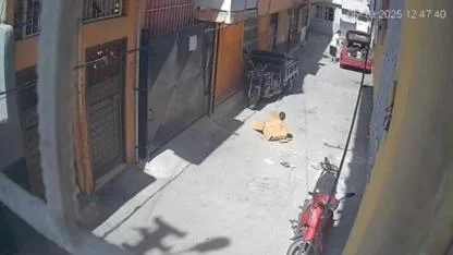 Sokakta üzerine karton örten çocuk ölümden döndü