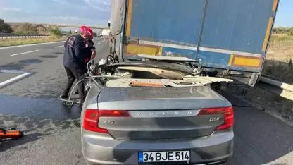 TIR'a arkadan çarpan otomobilin sürücüsü öldü