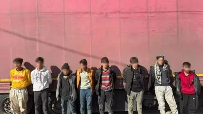 TIR'ın dorsesinde 8 kaçak göçmen yakalandı