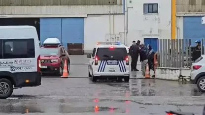 Tuzla Tersaneler Bölgesi'nde gemi devrildi: 1 ölü