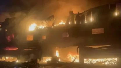 Adana'da 3 katlı hırdavat dükkanında yangın