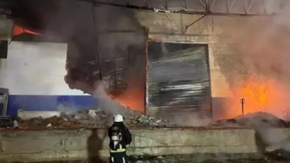 Antalya'da paketleme fabrikasında yangın