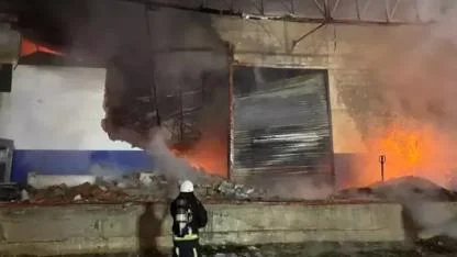 Antalya'da paketleme fabrikasında yangın