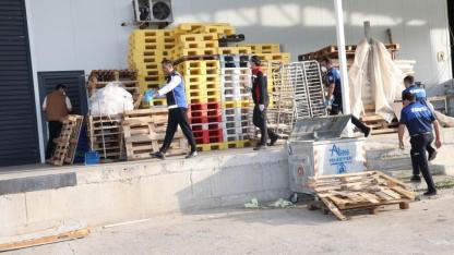 Antalya’da tarihi geçmiş 25 ton tavuk ele geçirildi, 2 işletme mühürlendi