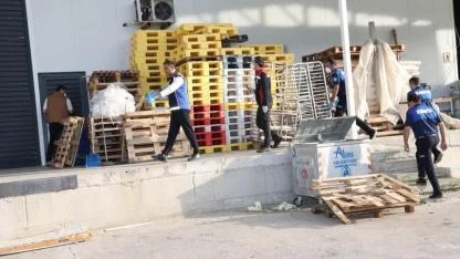 Antalya’da tarihi geçmiş 25 ton tavuk ele geçirildi, 2 işletme mühürlendi