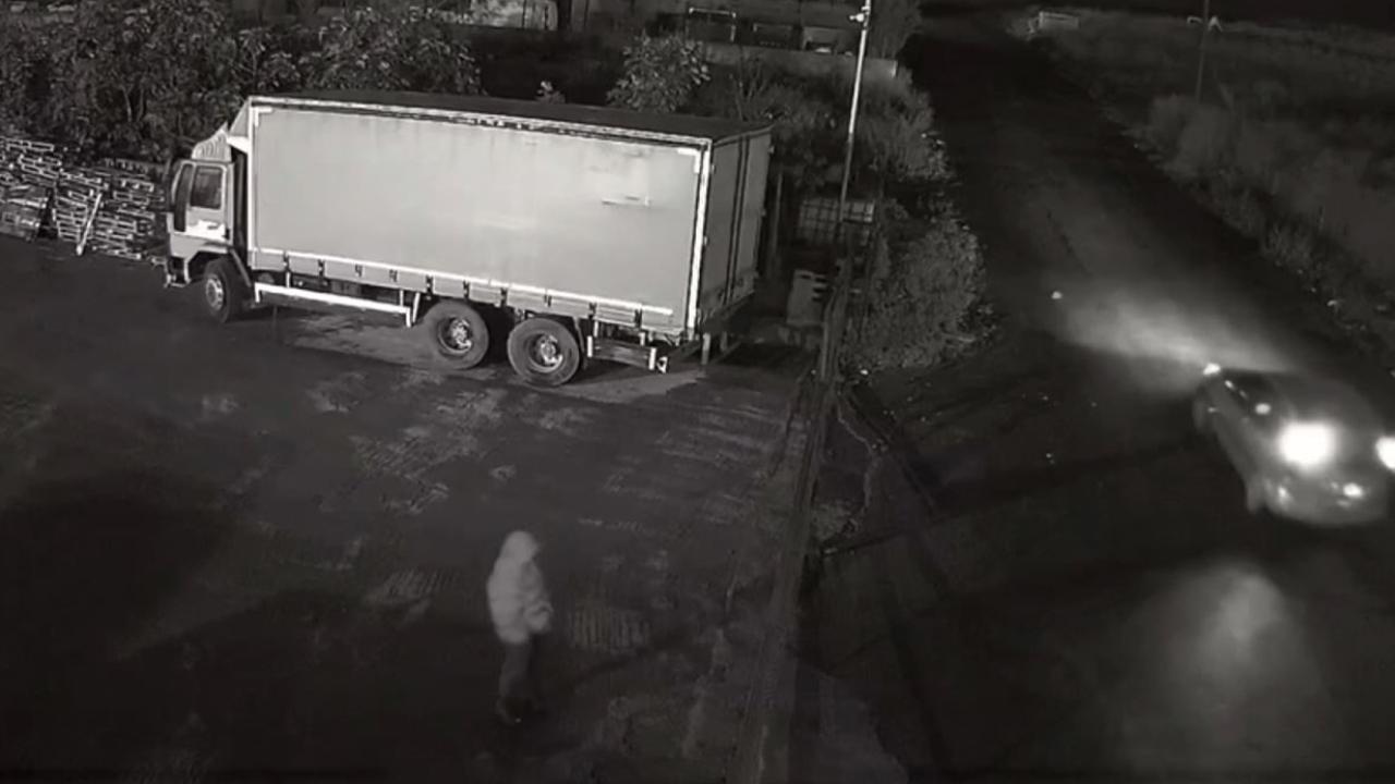 Arnavutköy’de fabrikaya kurşun yağmuru