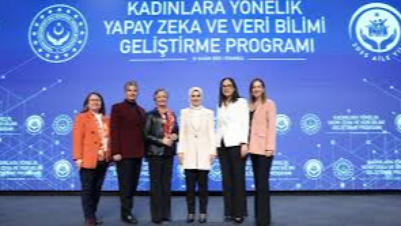 Bakan Göktaş, Kadınlara Yönelik Yapay Zeka ve Veri Bilimi Geliştirme Programı&#039;nda konuştu