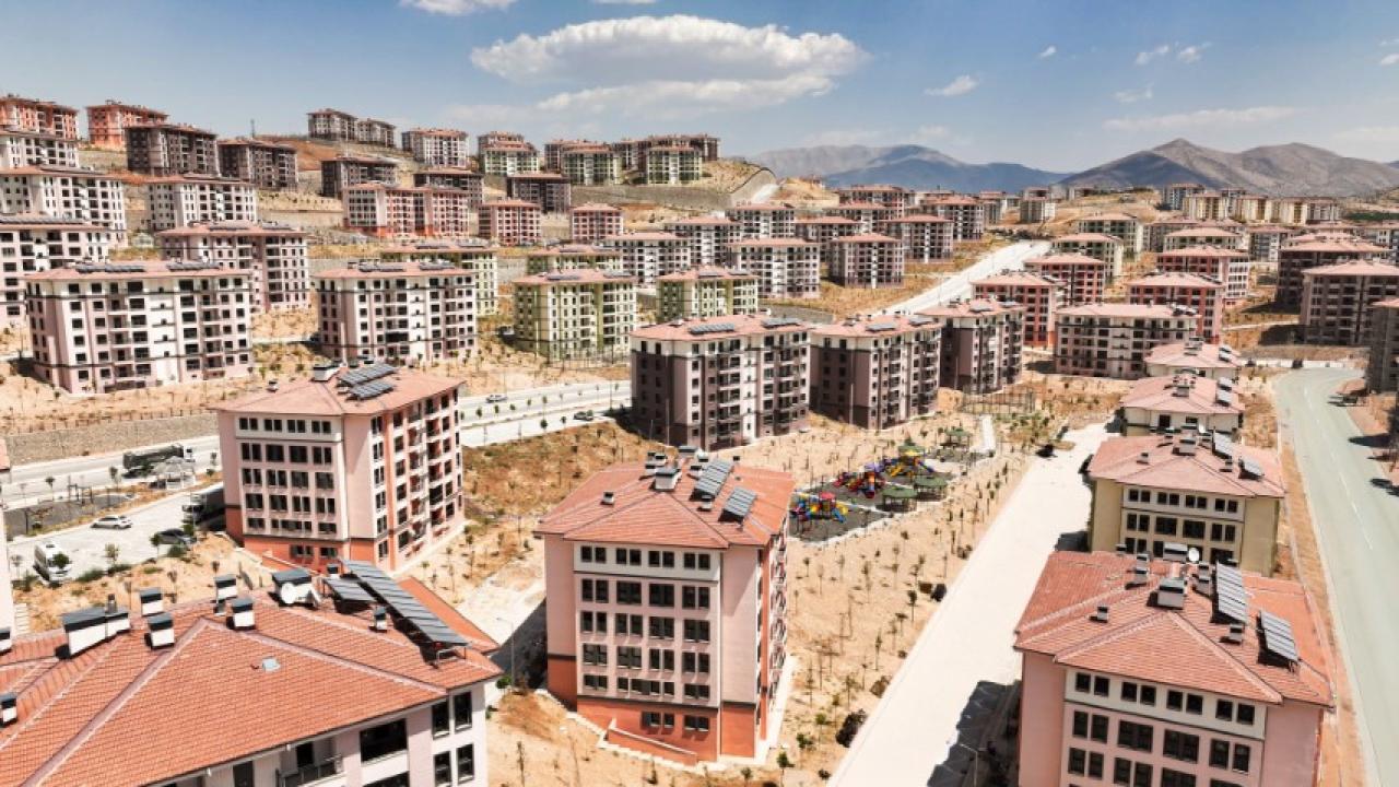 Bakan Kurum, deprem bölgesinde teslim edilen konutların sayısını açıkladı