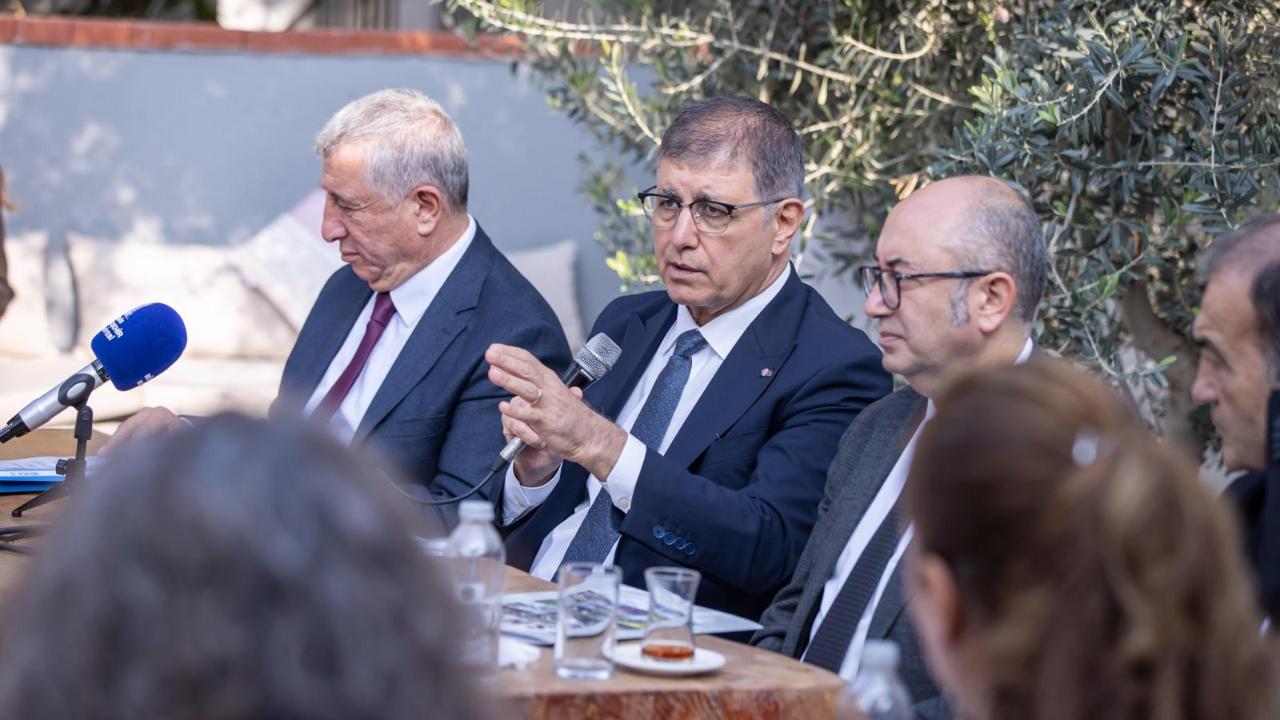 Başkan Tugay, Güzelbahçeli muhtarları dinledi