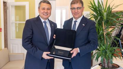 Başkan Tugay Kazakistan heyetini ağırladı