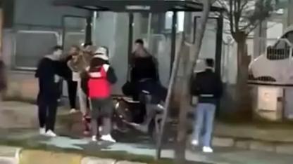 Beylikdüzü’nde motokuryeye laf atan adamı kaskla darbettiler