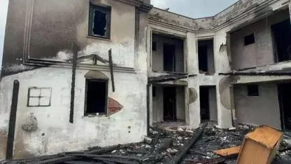 Bozcaada'da otelde çıkan yangın söndürüldü; 1 köpek öldü