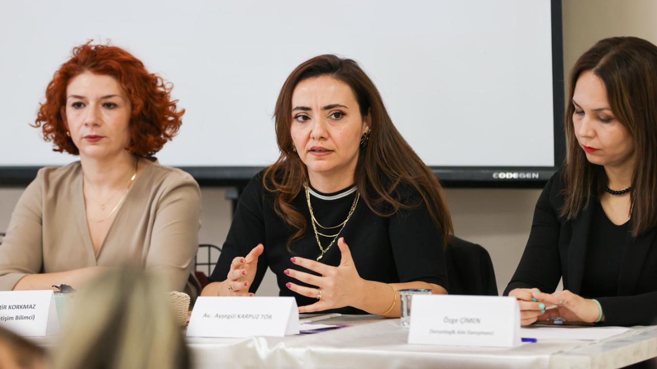 Buca’da Türk dizilerinde romantize edilen şiddet tartışıldı