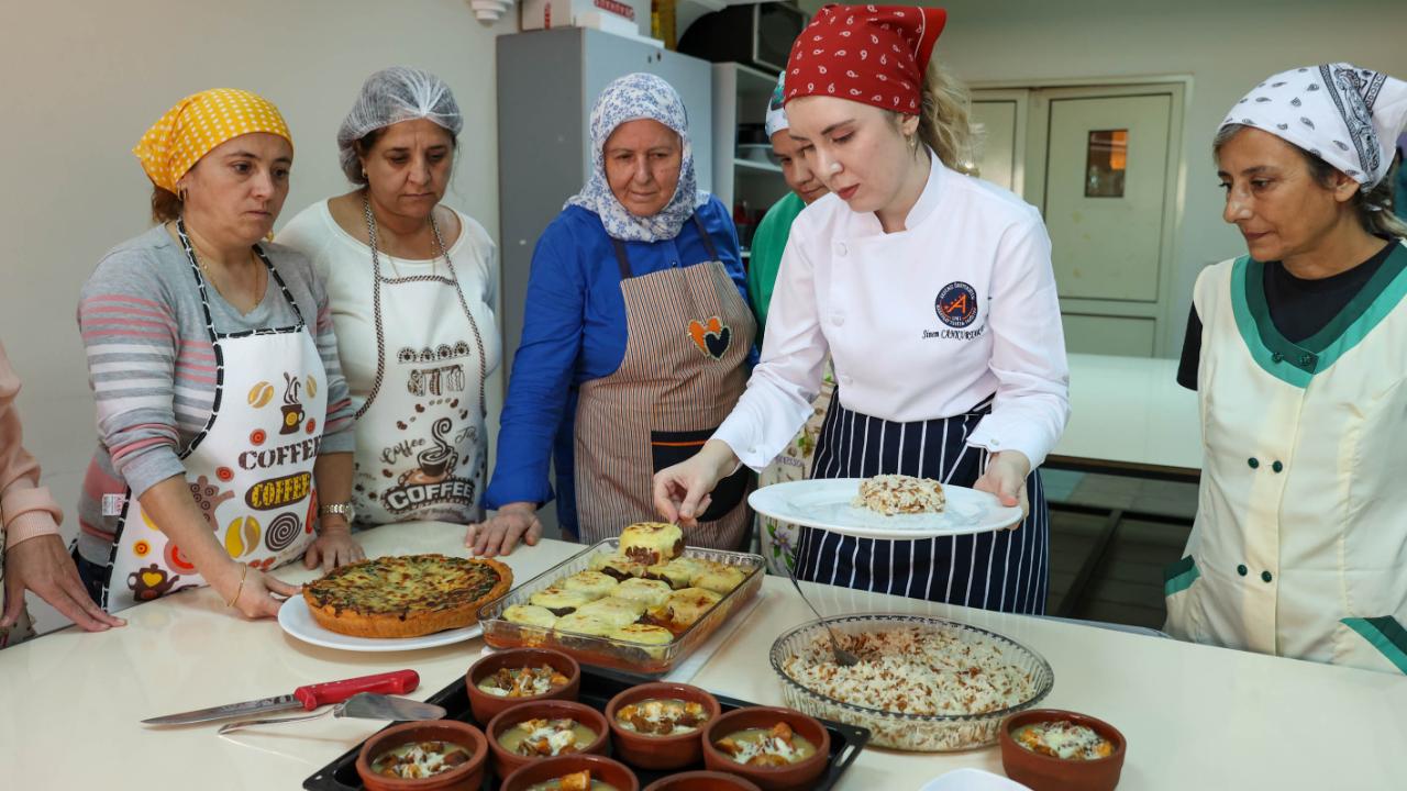 Bucalı Kadınlar Evka-1 Semt Evi’nde Dünya Mutfağıyla Buluşuyor