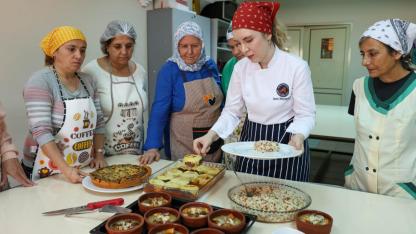 Bucalı Kadınlar Evka-1 Semt Evi’nde Dünya Mutfağıyla Buluşuyor