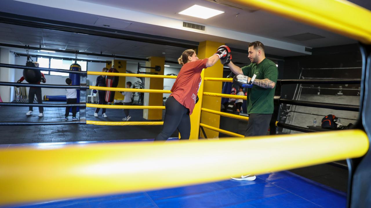 Bucalı kadınlar şiddete karşı kick boks öğreniyor
