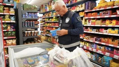 Çeşme Belediyesi Zabıta ekiplerinden market ve okul kantinlerine sıkı denetim