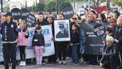 Çeşme’de 10 Kasım: Atatürk sevgi, minnet ve sanatla anıldı