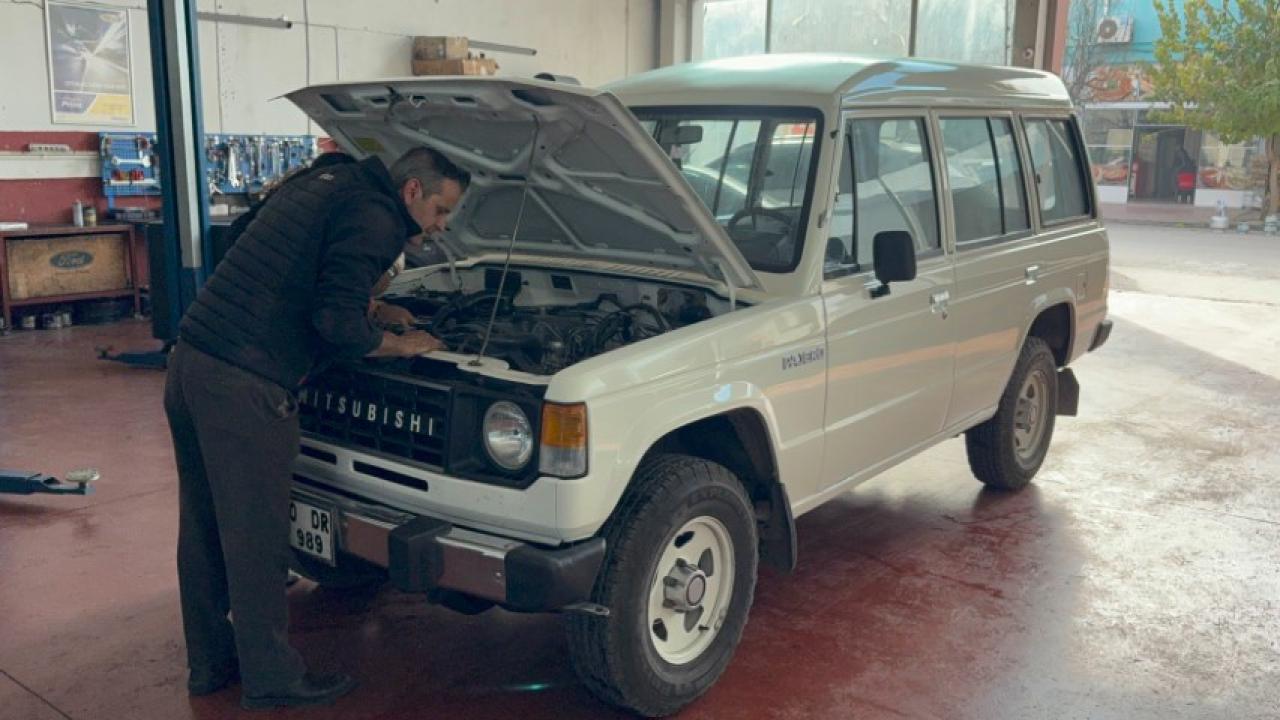 Efsane valinin oğlu 45 yıl sonra babasının makam aracını bulup satın aldı