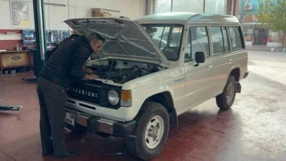 Efsane valinin oğlu 45 yıl sonra babasının makam aracını bulup satın aldı