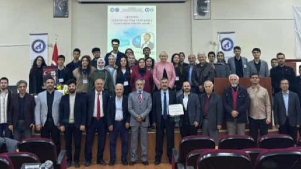 Ege Ünv.&#039;de &quot;FETÖ&#039;nün Türkiye&#039;nin Türk dünyasıyla ilişkilerine verdiği hasar&quot; konferansı verildi