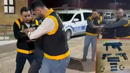 Evinde 1'i otomatik 3 tabanca ele geçirildi