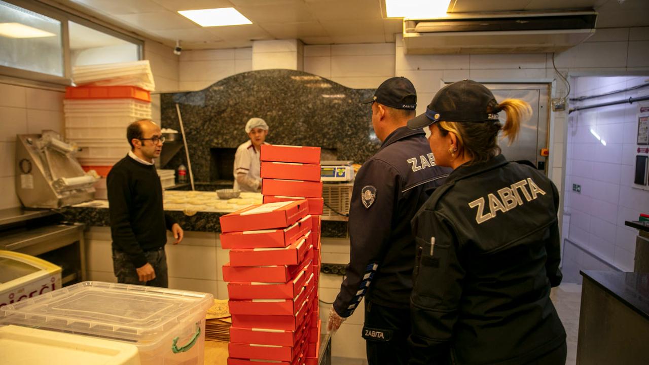 Güzelbahçe zabıtasından restoranlara sıkı denetim
