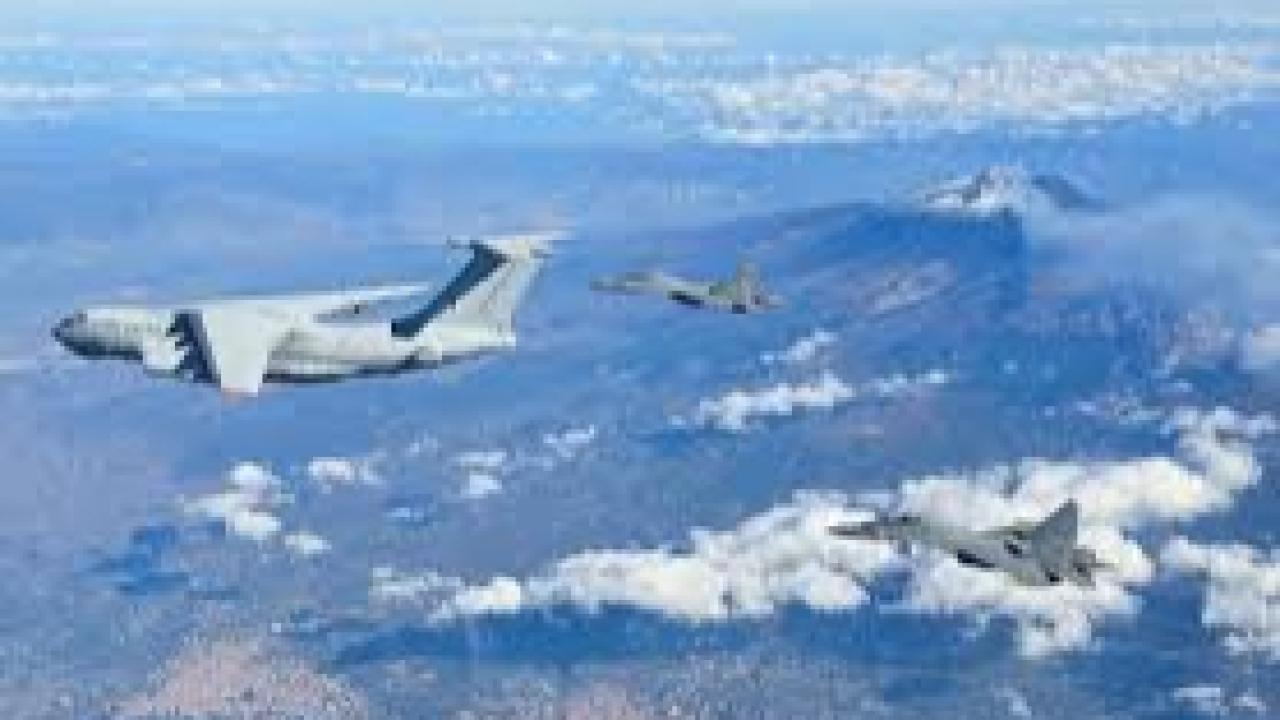 Hindistan&#039;ın savaş uçağı Dubai&#039;deki hava gösterisinde düştü, pilot öldü