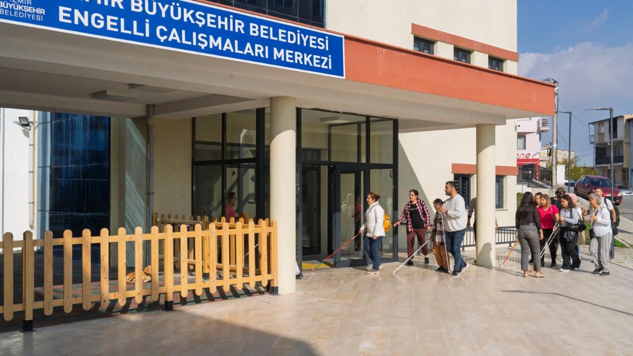 Hissederek dans ettiler