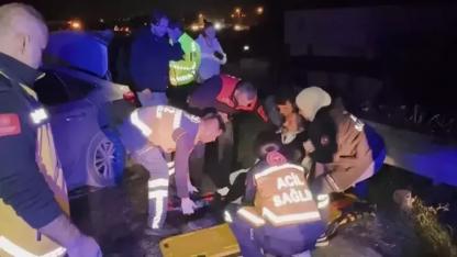 İki otomobil kafa kafaya çarpıştı