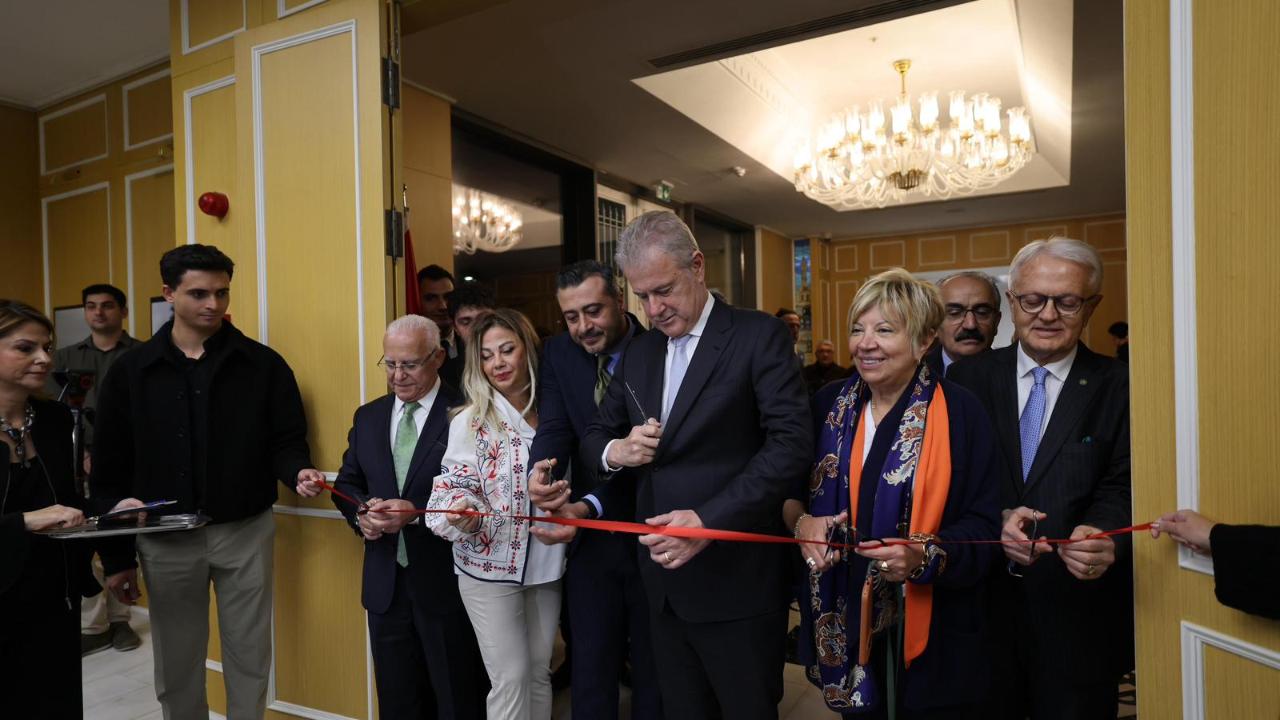 &#039;İletişim yüzyılında kentlerin hikayesi&#039; fotoğraf sergisi açıldı